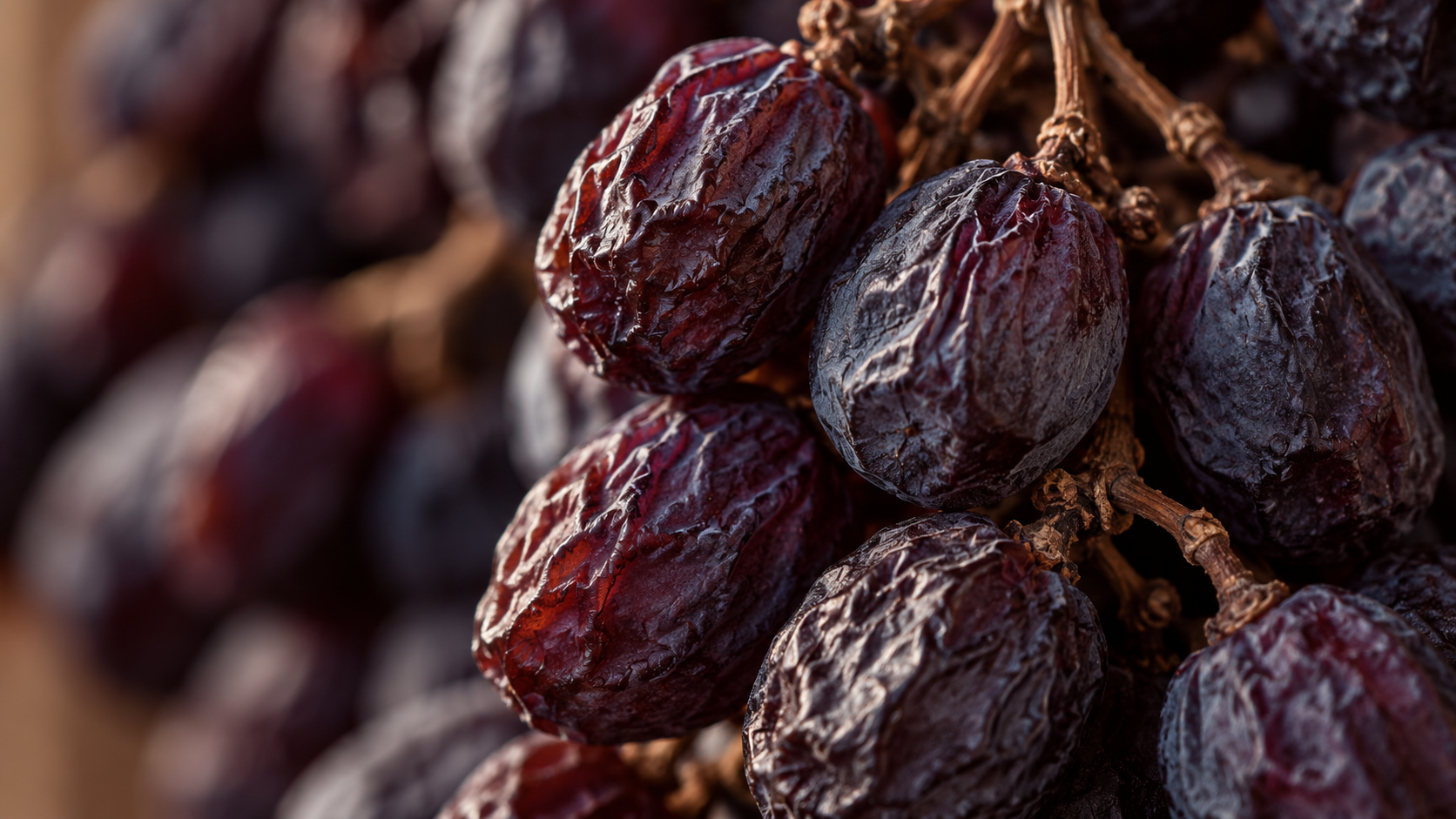 detalhe das uvas durante a secagem para representar a concentra&ccedil;&atilde;o.